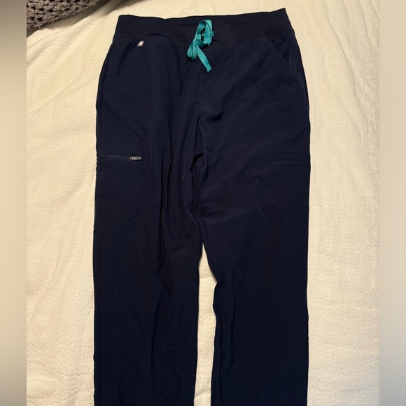 Brand new navy blue FIGS technical collection scrubs - Picture 1 of 5